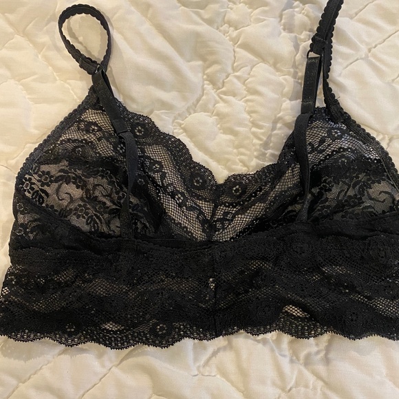 Set of two black lace bralettes - Picture 2 of 3